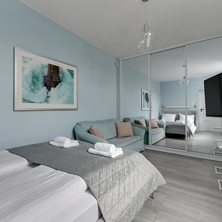 Lion - Glow Apartment